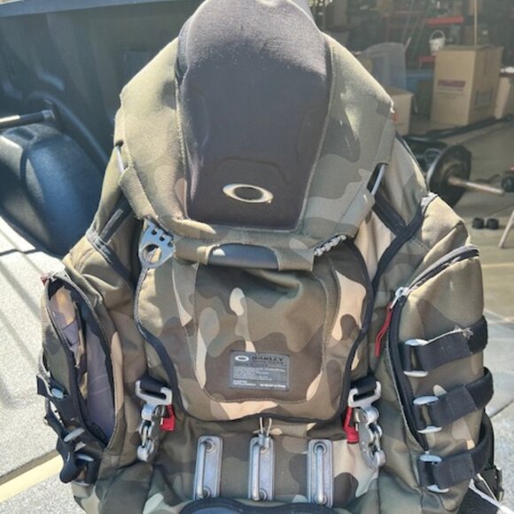 Oakley Kitchen Sink Backpack - Picture 1 of 4